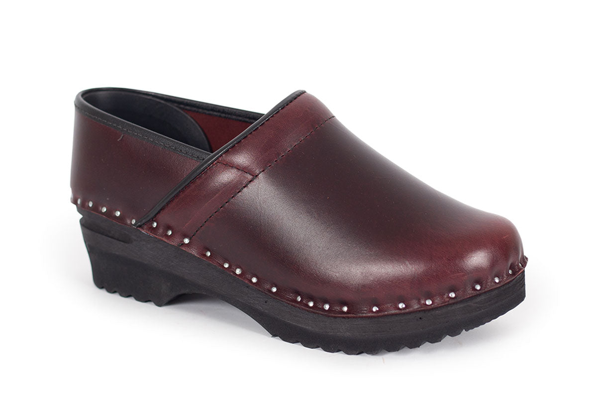 Closed Back Clog Shoe in Bordeaux Pull Up Leather - Troentorp Clogs
