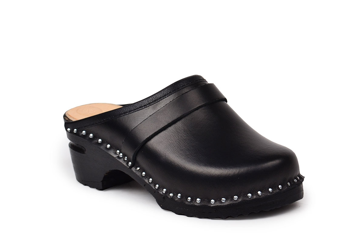 Kids clogs in black leather 