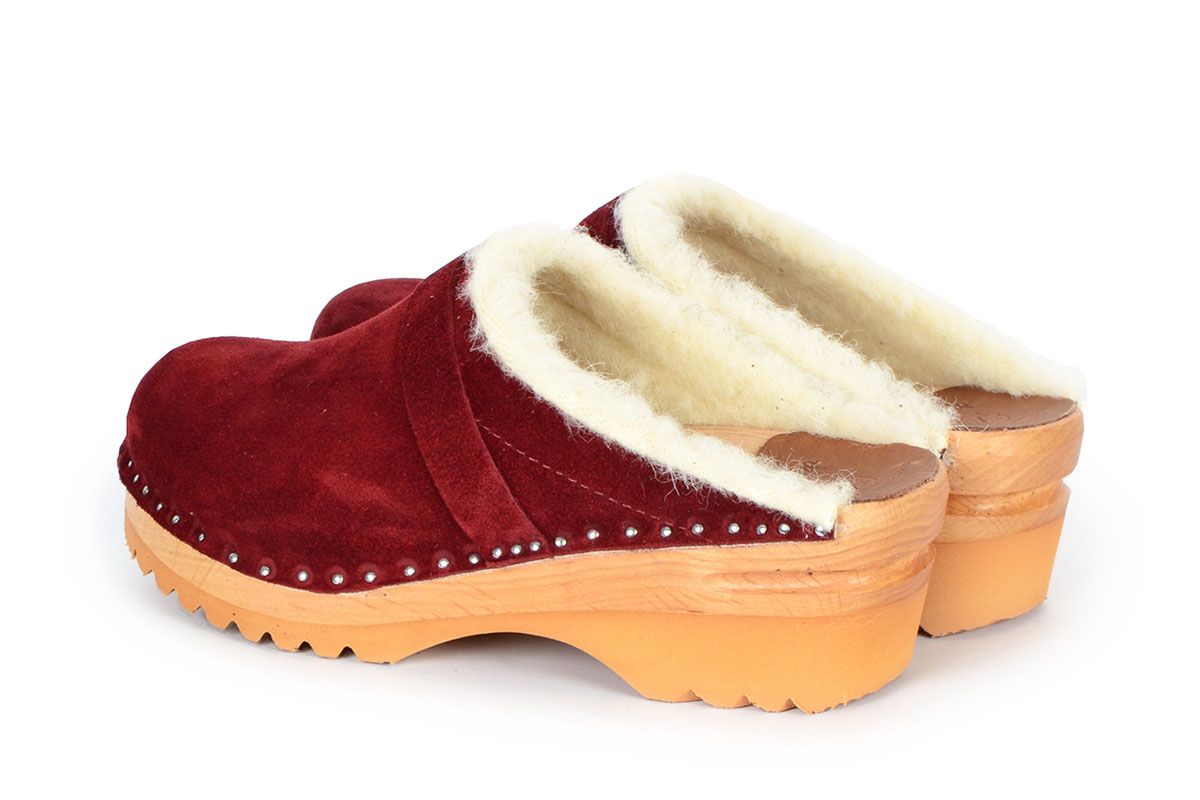 Clogs with warm lining in scarlet red suede leather from Troentorp Clogs
